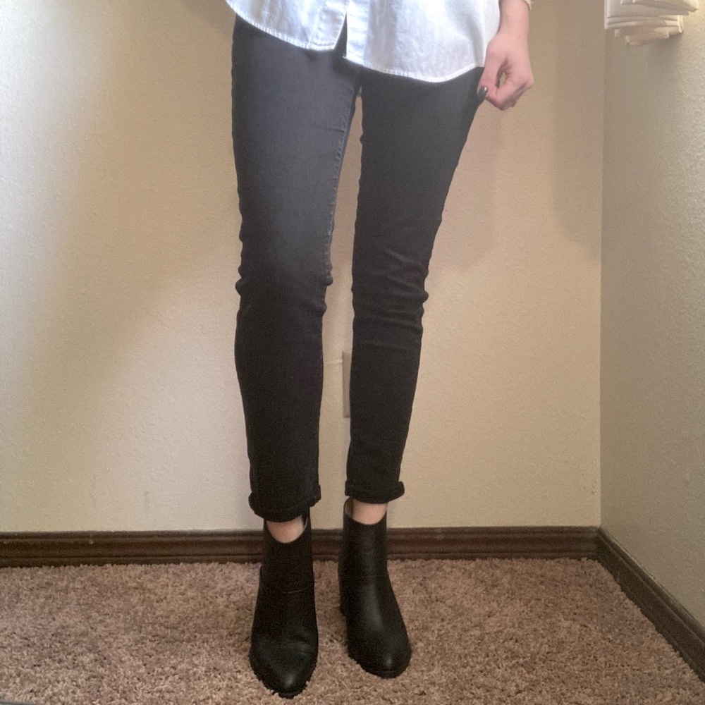Mid-rise Old Navy Rockstar cut black skinny jeans